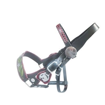 Made from 100% genuine leather – soft yet durable Brass hardware resists rust and corrosion Adjustable headpiece and noseband for custom fit Ideal for training, grooming, and general stable use Professional-grade halter for everyday equestrian care