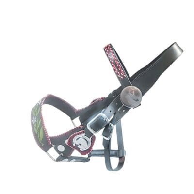 Made from 100% genuine leather – soft yet durable Brass hardware resists rust and corrosion Adjustable headpiece and noseband for custom fit Ideal for training, grooming, and general stable use Professional-grade halter for everyday equestrian care